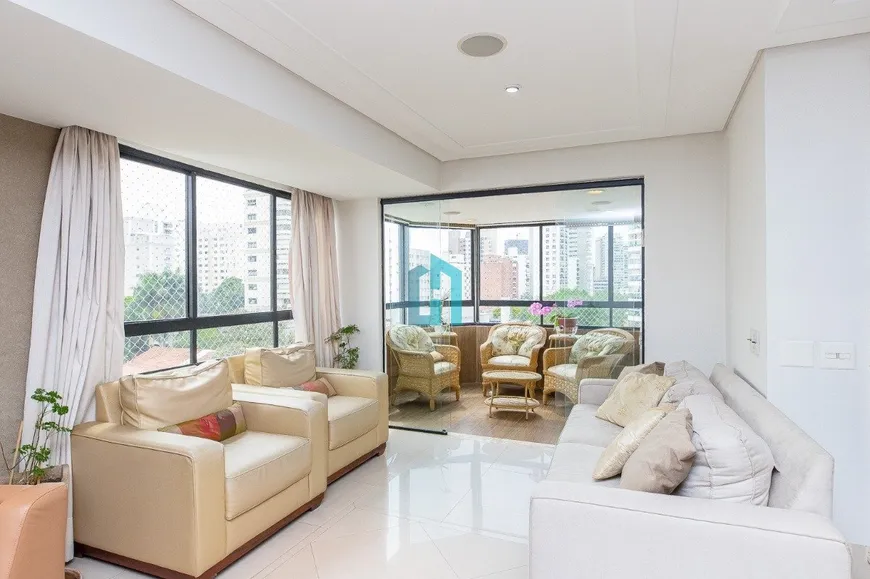 Foto 1 de Apartamento com 4 Quartos para alugar, 202m² em Moema, São Paulo