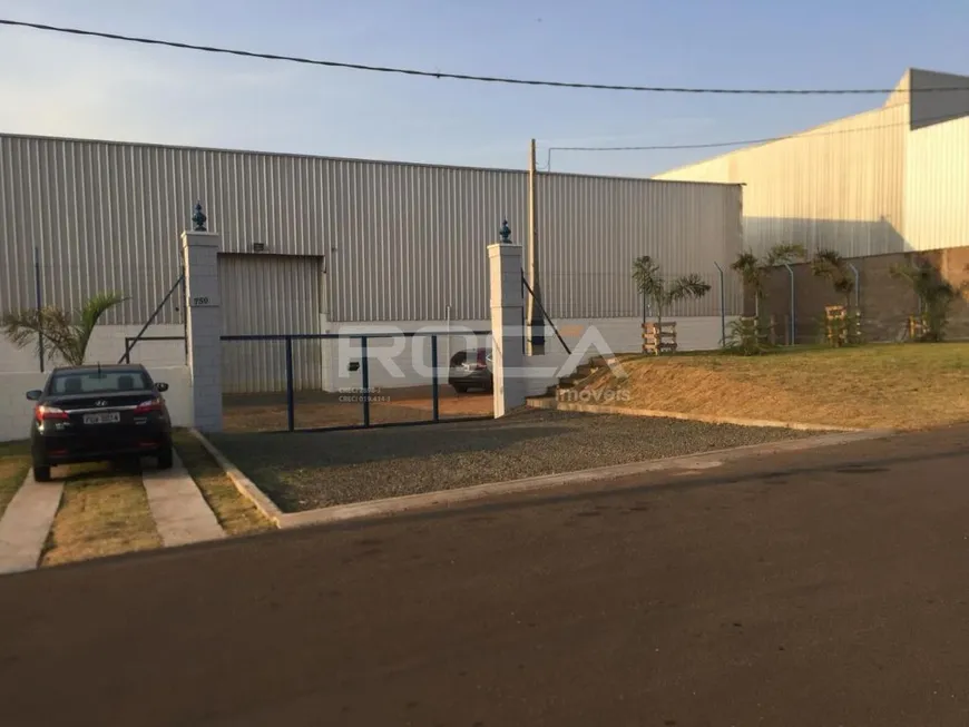 Foto 1 de Galpão/Depósito/Armazém para venda ou aluguel, 2750m² em Ceat, São Carlos