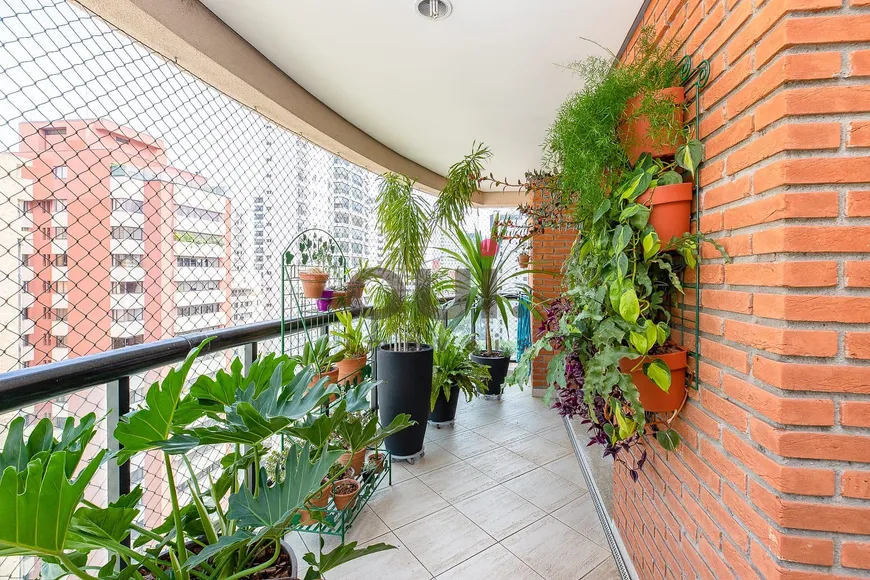 Foto 1 de Apartamento com 3 Quartos à venda, 161m² em Vila Uberabinha, São Paulo