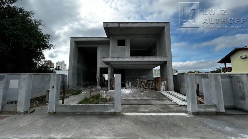 Foto 1 de Casa com 4 Quartos à venda, 275m² em Cidade Universitaria Pedra Branca, Palhoça