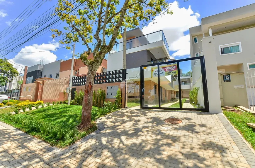 Foto 1 de Sobrado com 3 Quartos à venda, 198m² em Água Verde, Curitiba