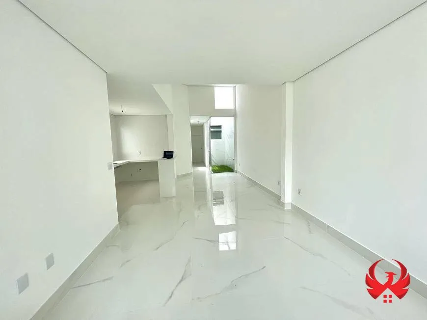 Foto 1 de Casa com 3 Quartos à venda, 210m² em Castelo, Belo Horizonte