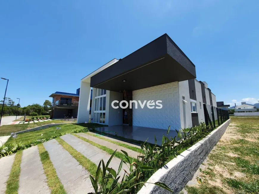 Foto 1 de Casa de Condomínio com 3 Quartos à venda, 185m² em Praia do Rosa, Garopaba