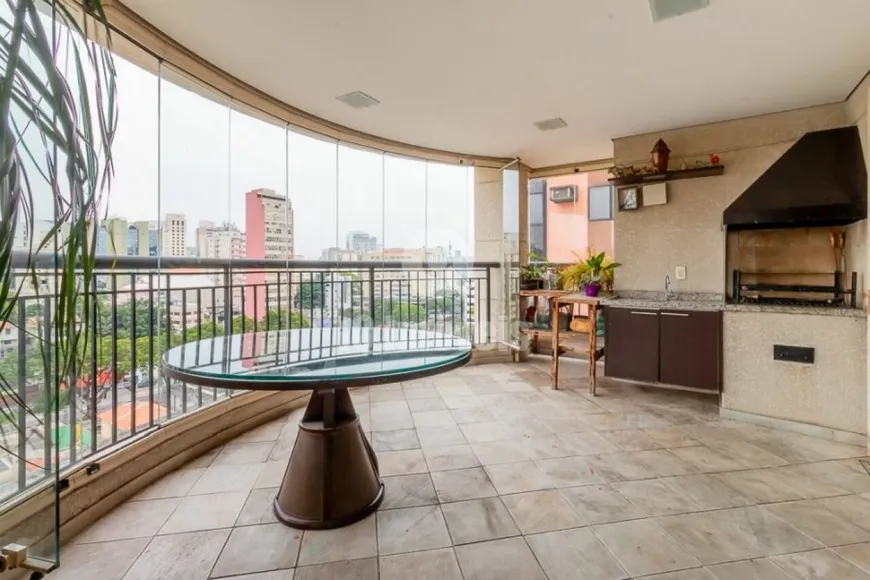 Foto 1 de Apartamento com 3 Quartos à venda, 240m² em Higienópolis, São Paulo