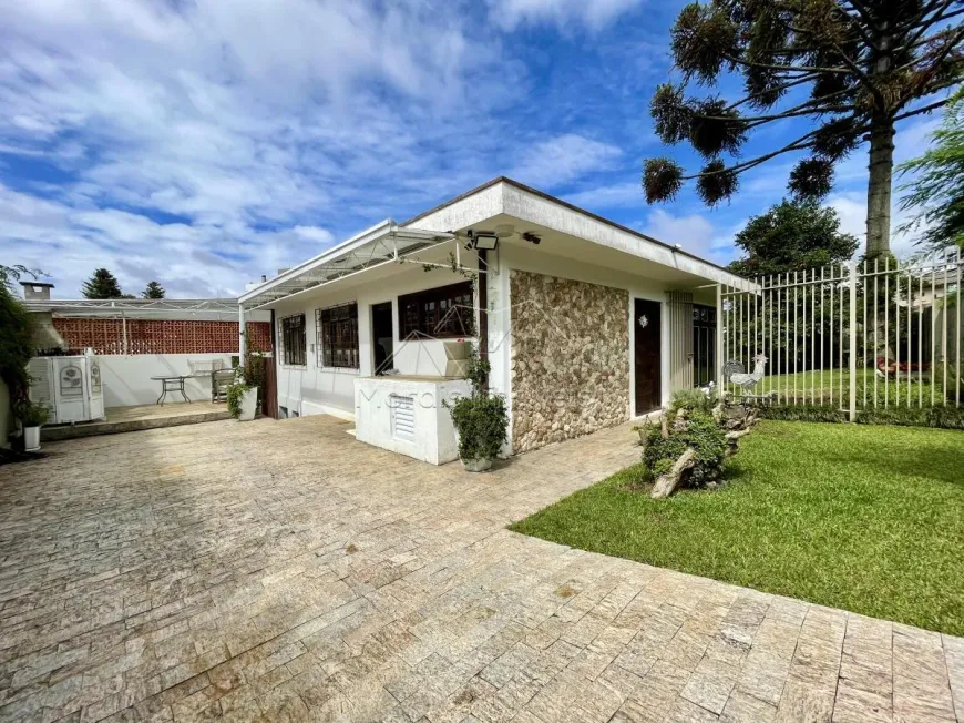 Foto 1 de Casa com 3 Quartos para alugar, 130m² em Tingui, Curitiba