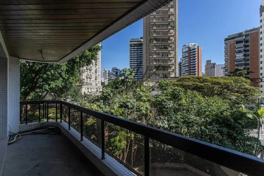 Foto 1 de Apartamento com 3 Quartos à venda, 210m² em Vila Nova Conceição, São Paulo