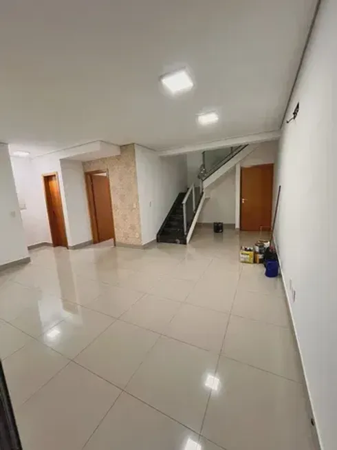 Foto 1 de Cobertura com 3 Quartos para alugar, 250m² em Jardim das Américas, Cuiabá