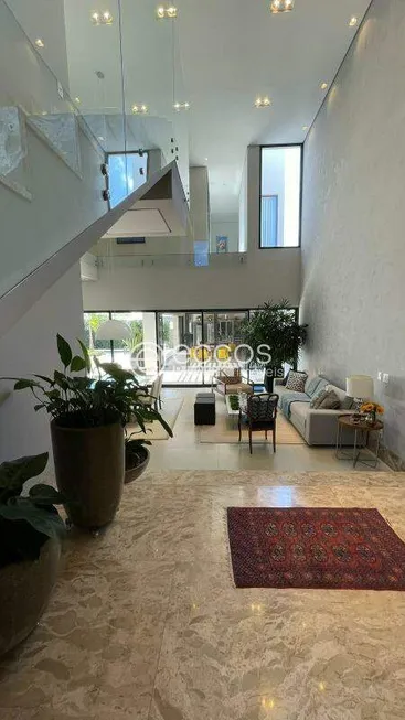 Foto 1 de Casa de Condomínio com 4 Quartos à venda, 340m² em Nova Uberlandia, Uberlândia