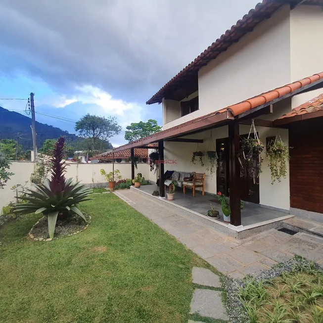 Foto 1 de Casa com 3 Quartos à venda, 239m² em Carlos Guinle, Teresópolis