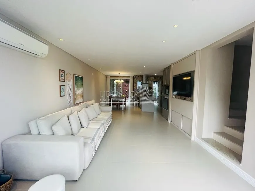 Foto 1 de Casa com 3 Quartos à venda, 149m² em Sambaqui, Florianópolis