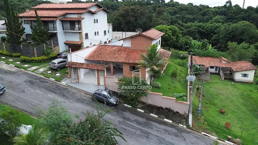 Foto 1 de Fazenda/Sítio com 4 Quartos à venda, 220m² em , Araçariguama