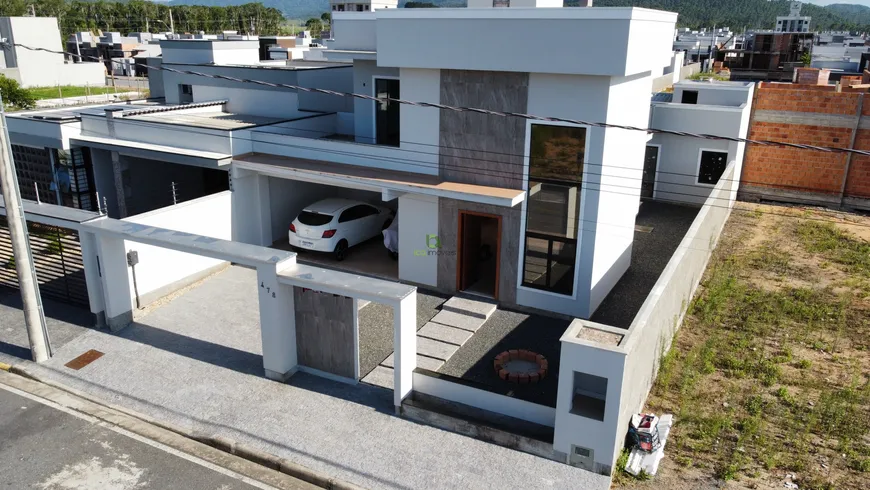 Foto 1 de Casa com 3 Quartos à venda, 175m² em , Tijucas