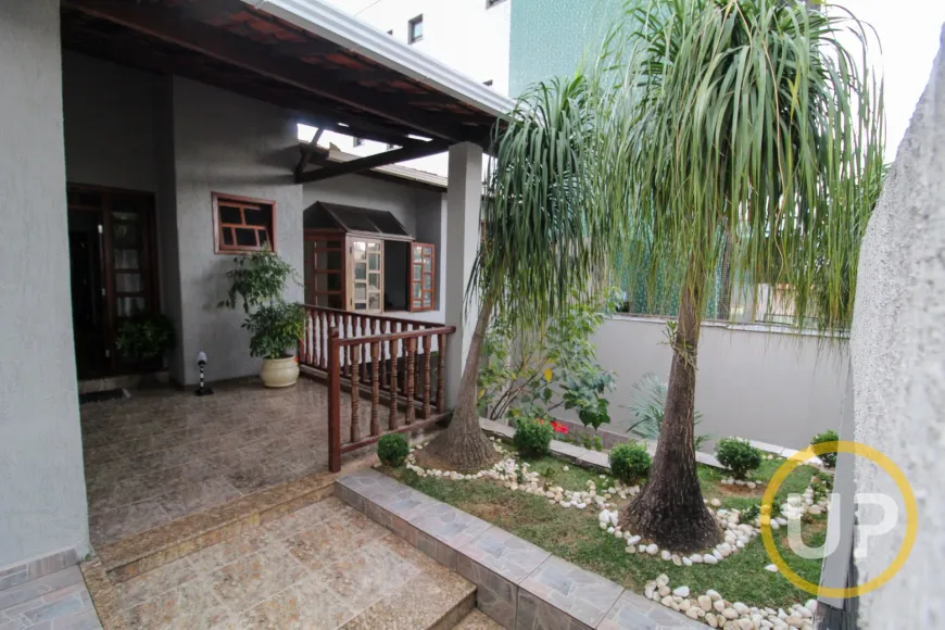 Foto 1 de Casa com 4 Quartos à venda, 200m² em Jardim da Cidade, Betim