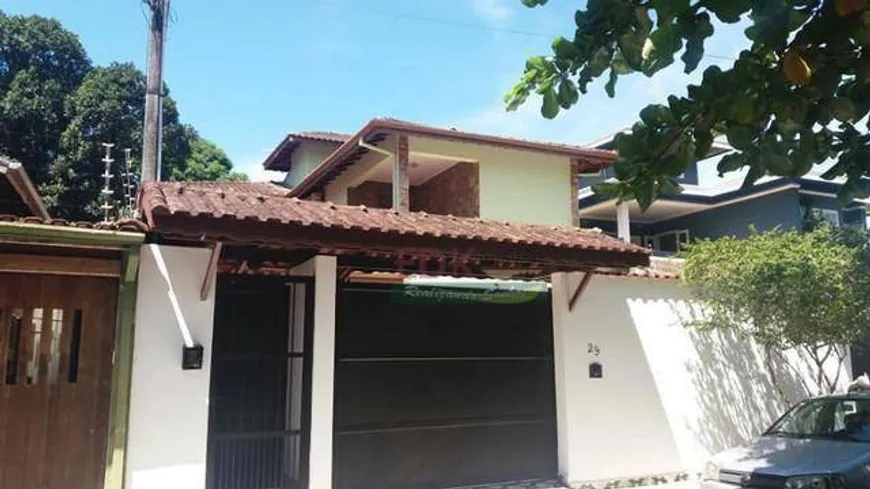 Foto 1 de Sobrado com 3 Quartos à venda, 250m² em Centro, Ubatuba