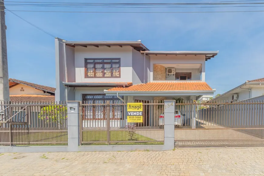 Foto 1 de Sobrado com 3 Quartos à venda, 285m² em Costa E Silva, Joinville