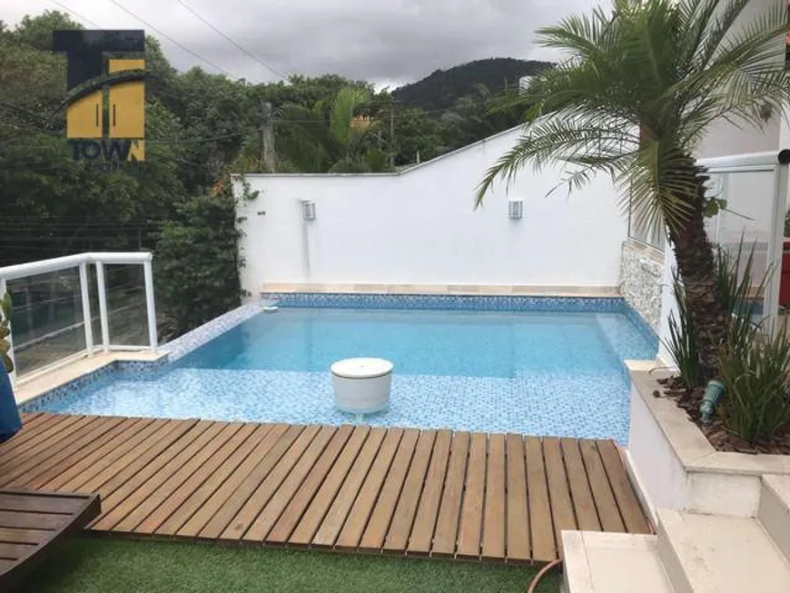 Foto 1 de Casa de Condomínio com 3 Quartos à venda, 268m² em Rio do Ouro, Niterói