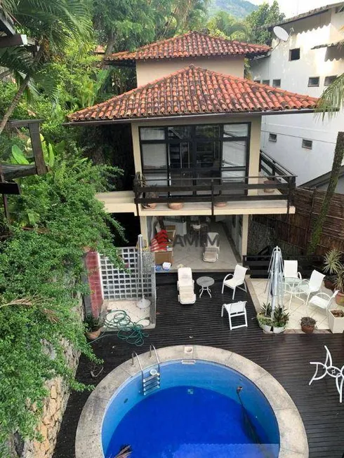 Foto 1 de Casa de Condomínio com 4 Quartos à venda, 500m² em Charitas, Niterói
