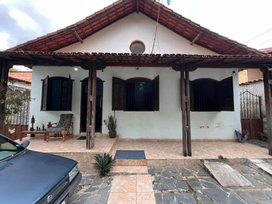 Foto 1 de Casa com 5 Quartos à venda, 360m² em Santa Mônica, Belo Horizonte