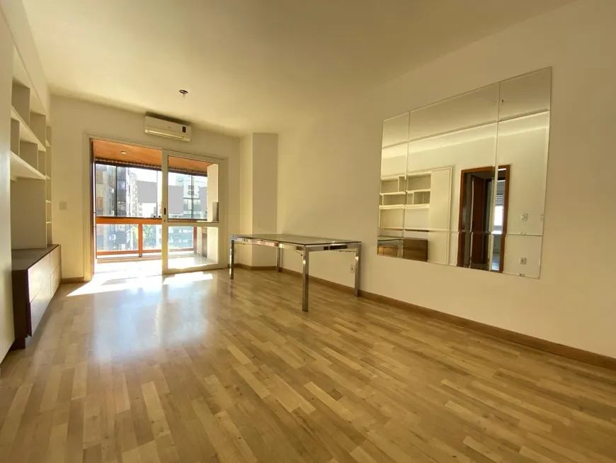 Foto 1 de Apartamento com 2 Quartos à venda, 90m² em Mont' Serrat, Porto Alegre