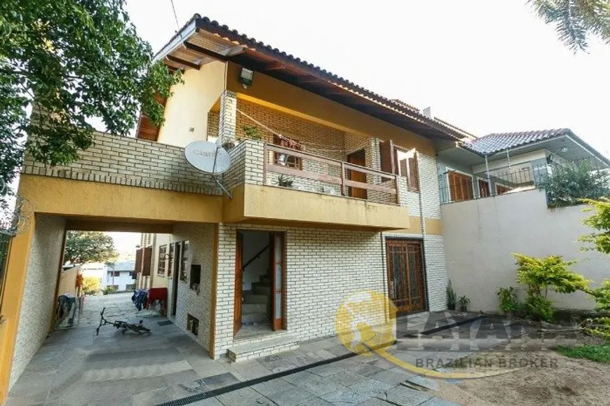 Foto 1 de Casa com 5 Quartos à venda, 234m² em Cavalhada, Porto Alegre
