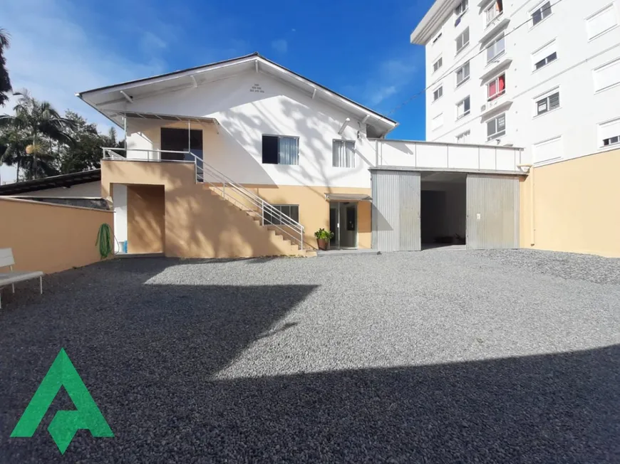 Foto 1 de Casa com 2 Quartos à venda, 400m² em Centro, Blumenau