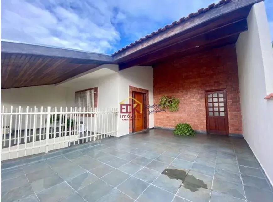 Foto 1 de Casa com 3 Quartos à venda, 265m² em Jardim das Industrias, Jacareí