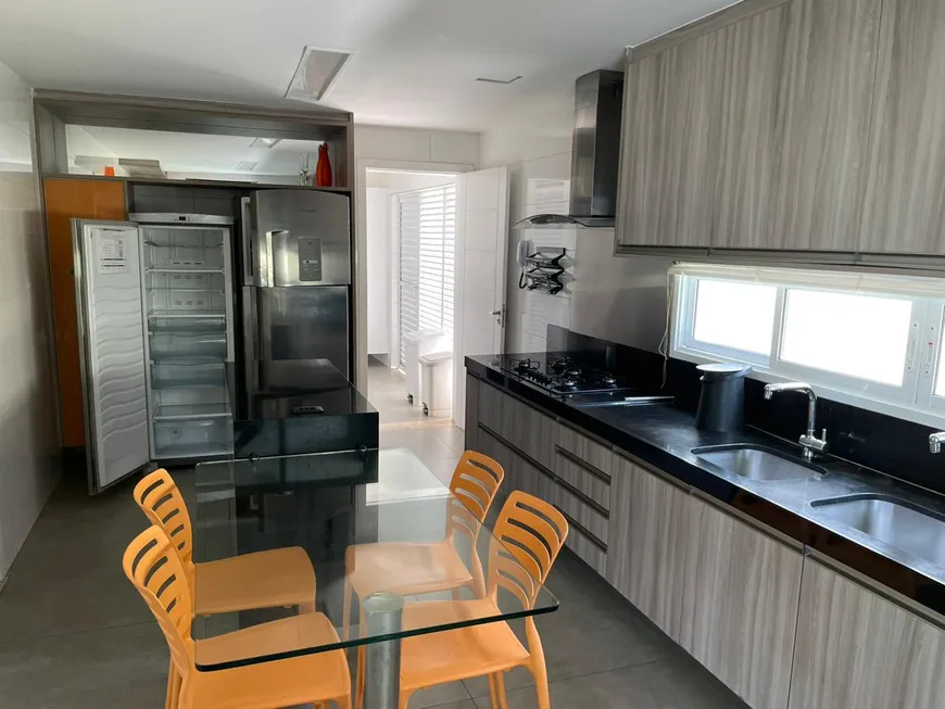 Foto 1 de Casa de Condomínio com 4 Quartos para alugar, 380m² em Alphaville Eusebio, Eusébio