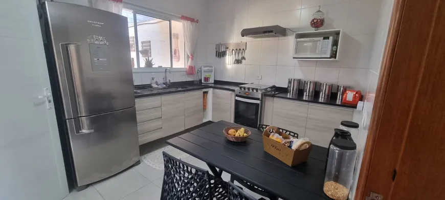 Foto 1 de Casa com 3 Quartos à venda, 75m² em Jardim Caiapia, Cotia