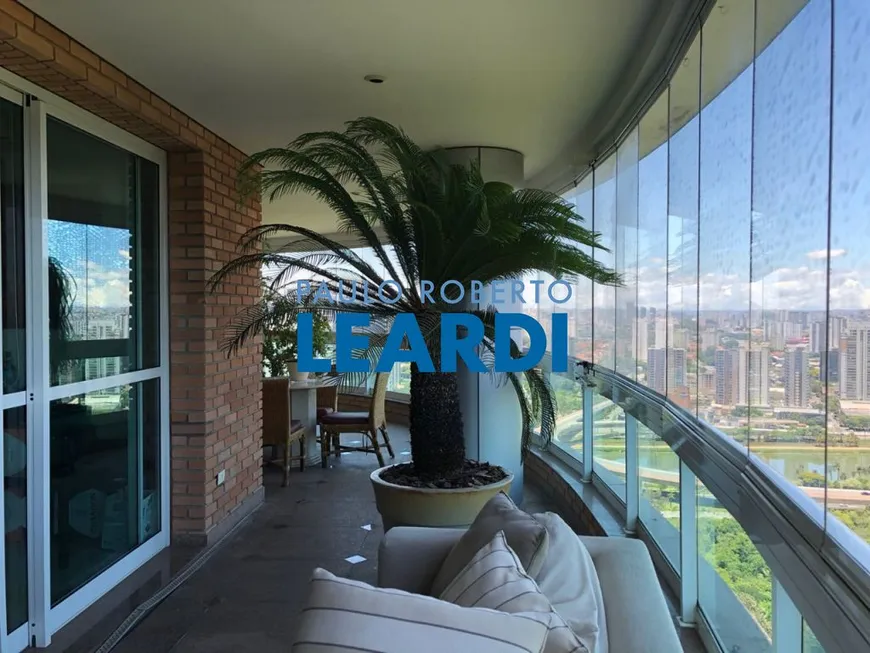 Foto 1 de Apartamento com 3 Quartos à venda, 368m² em Panamby, São Paulo