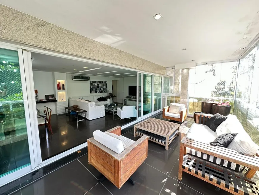 Foto 1 de Apartamento com 3 Quartos à venda, 215m² em Leblon, Rio de Janeiro