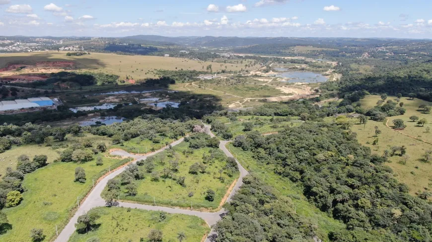 Foto 1 de Lote/Terreno à venda, 1000m² em Centro, Confins