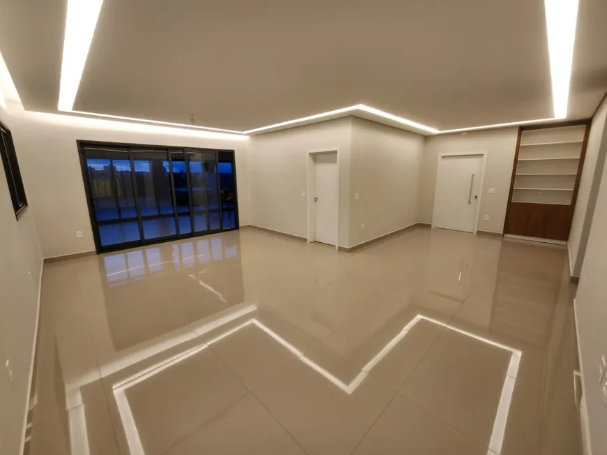 Foto 1 de Cobertura com 4 Quartos à venda, 335m² em Morada da Colina, Uberlândia