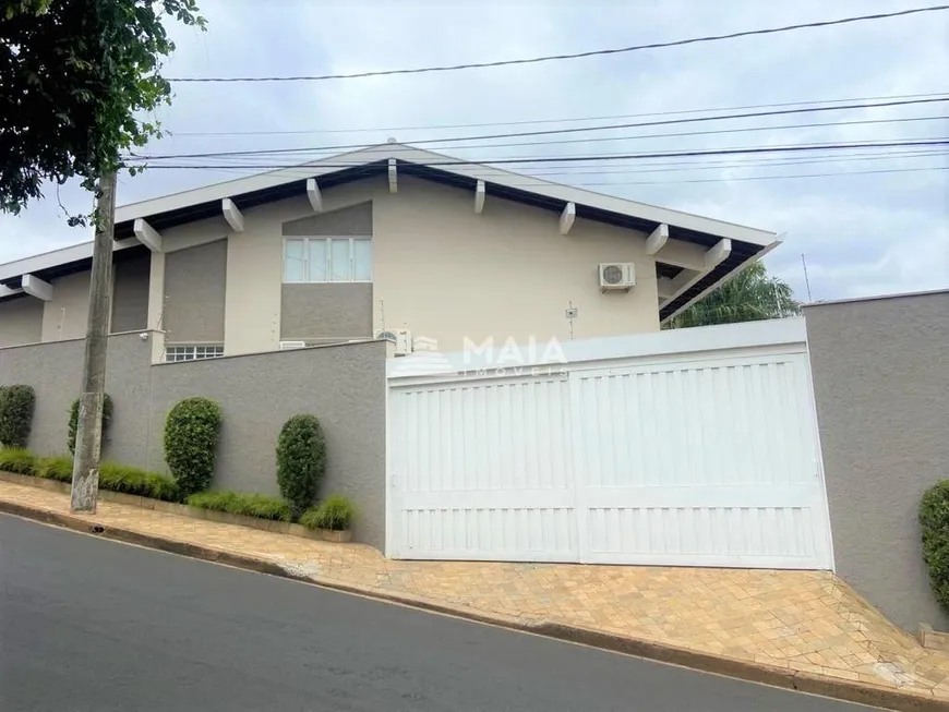 Foto 1 de Casa com 5 Quartos à venda, 430m² em Fabrício, Uberaba