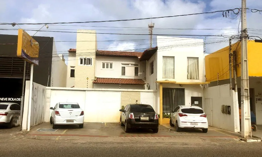 Foto 1 de Casa com 4 Quartos para alugar, 281m² em Atalaia, Aracaju
