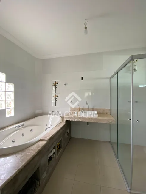 Foto 1 de Casa com 5 Quartos à venda, 385m² em Canelas, Montes Claros