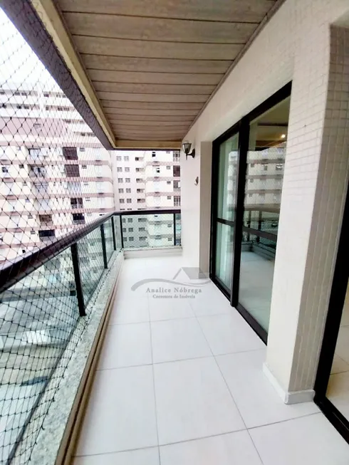 Foto 1 de Apartamento com 3 Quartos para alugar, 130m² em Pompeia, Santos
