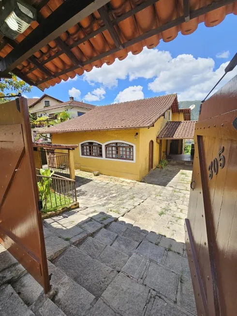 Foto 1 de Casa com 5 Quartos à venda, 157m² em Parque do Ingá, Teresópolis