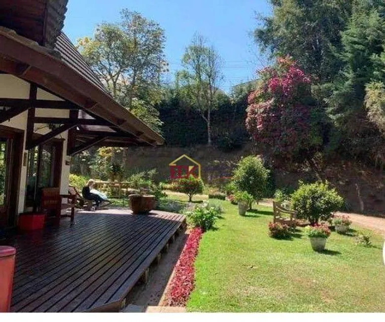 Foto 1 de Casa com 4 Quartos à venda, 382m² em Vila Campos do Jordao, Campos do Jordão