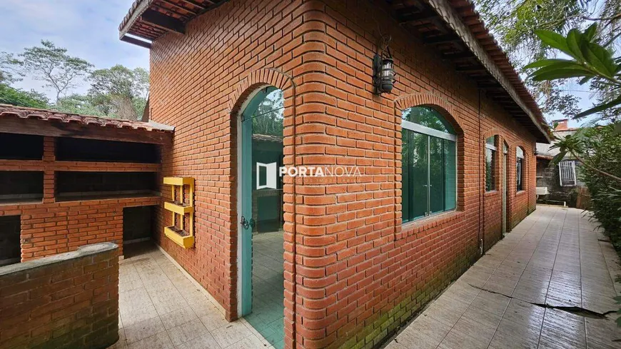 Foto 1 de Casa com 2 Quartos para alugar, 70m² em Jardim das Colinas, Embu das Artes