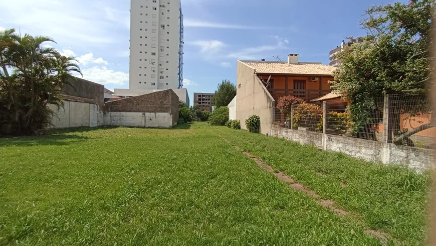 Foto 1 de Lote/Terreno à venda, 890m² em Centro, Tramandaí