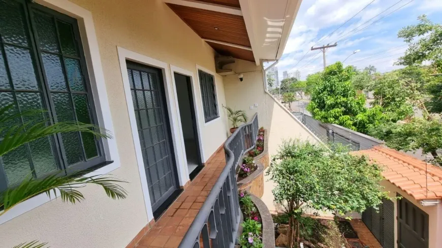 Foto 1 de Casa com 4 Quartos à venda, 230m² em Jardim América, Goiânia