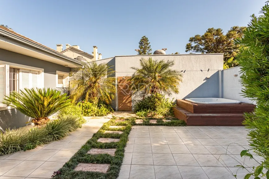 Foto 1 de Casa com 4 Quartos à venda, 350m² em Jardim Isabel, Porto Alegre