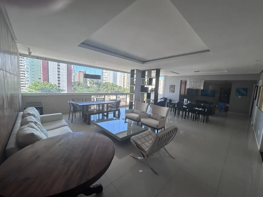 Foto 1 de Apartamento com 3 Quartos à venda, 250m² em Vitória, Salvador