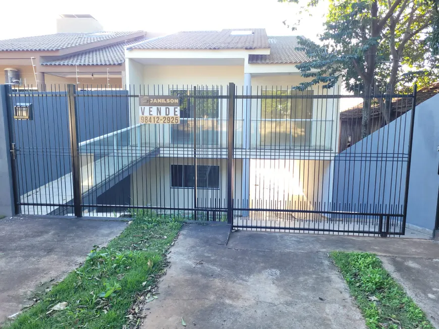 Foto 1 de Sobrado com 5 Quartos à venda, 190m² em Zona V, Umuarama