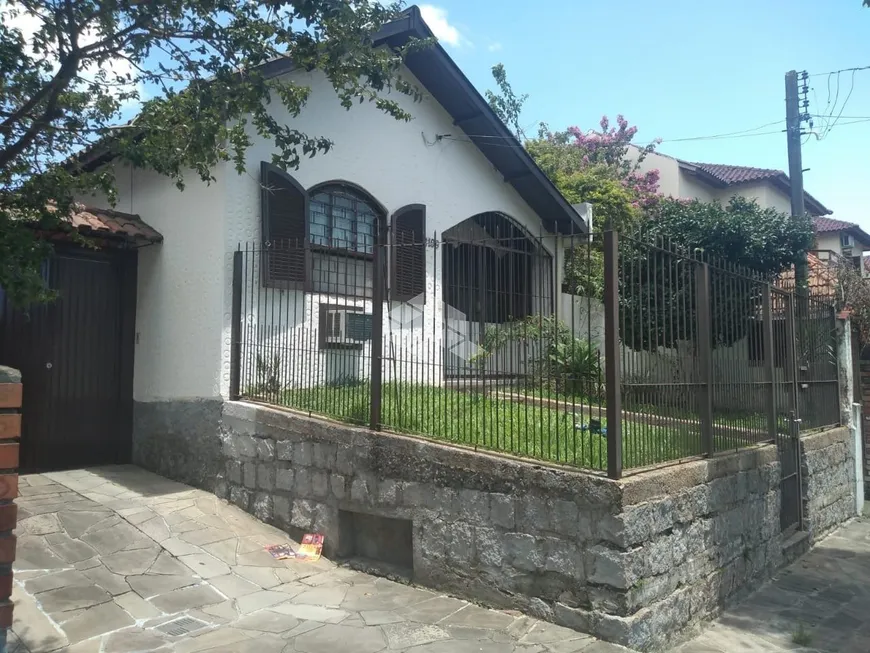 Foto 1 de Casa com 4 Quartos à venda, 80m² em Tristeza, Porto Alegre