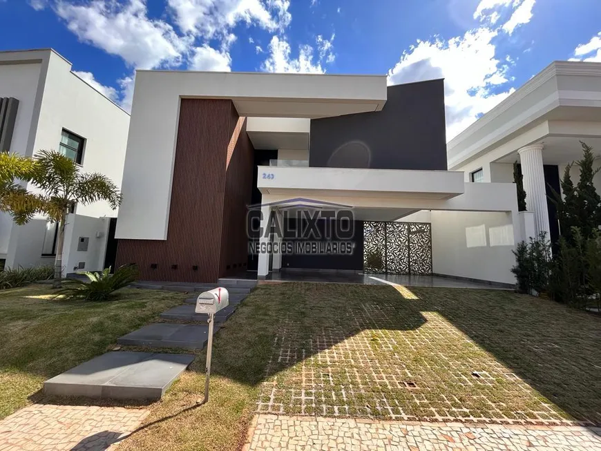 Foto 1 de Sobrado com 3 Quartos à venda, 286m² em Centro, Uberlândia