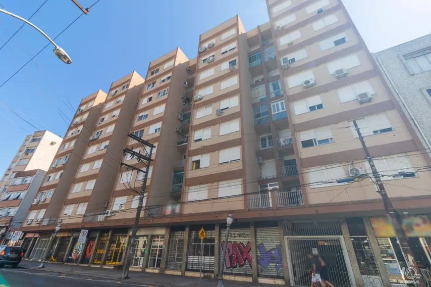 Foto 1 de Kitnet com 1 Quarto à venda, 28m² em Cidade Baixa, Porto Alegre