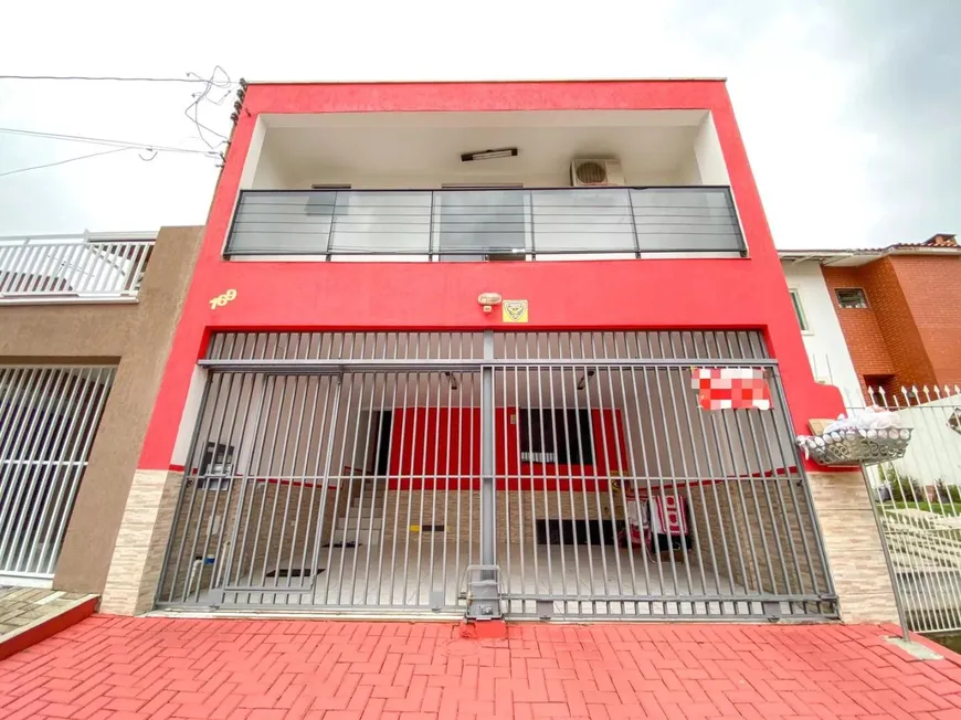 Foto 1 de Casa com 4 Quartos à venda, 165m² em Fazendinha, Curitiba
