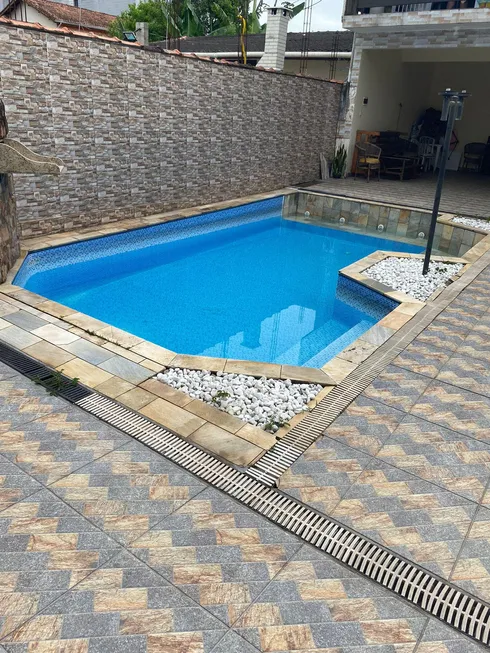 Foto 1 de Casa com 3 Quartos à venda, 380m² em Solemar, Praia Grande