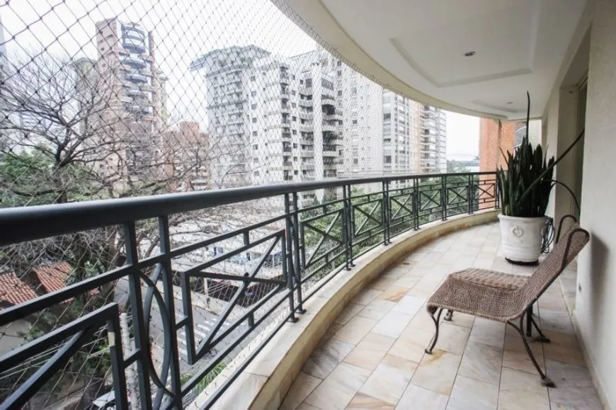 Foto 1 de Apartamento com 5 Quartos à venda, 335m² em Itaim Bibi, São Paulo